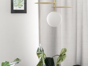 Miniaturka 4 - Mosiężna lampa FYLLO A w aranżacji nad stołem