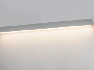 Miniaturka 3 - Srebrna oprawa L-Line 120 LED we wnętrzu