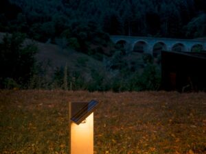 Miniaturka 3 - Lampa Abridor Pole 60 w otoczeniu ogrodowym