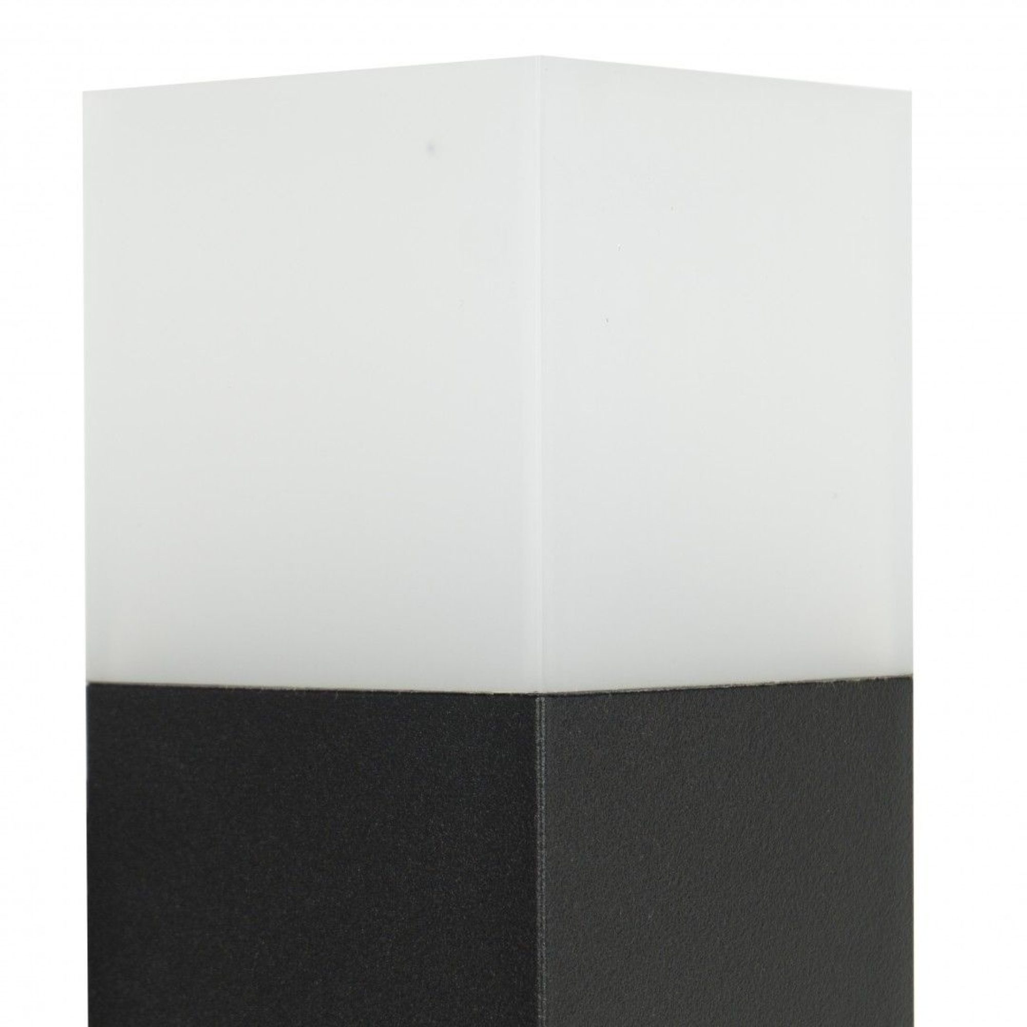 Lampa ogrodowa stojąca CUBE CB-330 czarna – detal satynowanej osłony