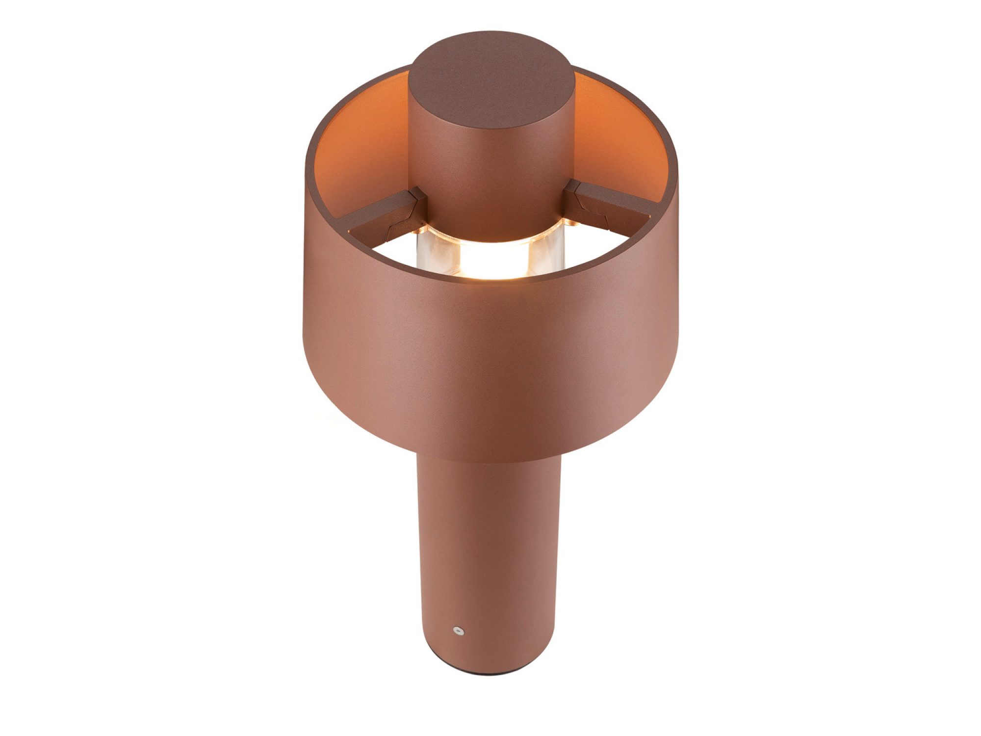 Lampa Photoni Cyl Pole 45 w kolorze rdzy z innej perspektywy
