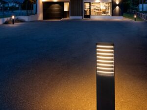Miniaturka 3 - Lampa Rasterlys Pole 70 w aranżacji ogrodu