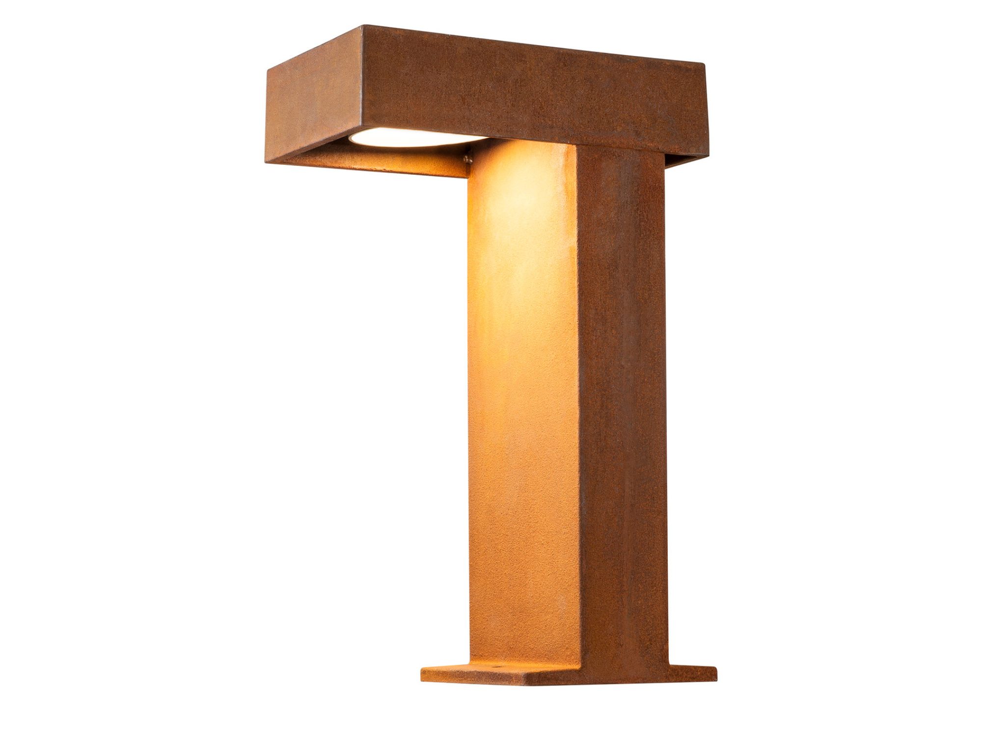Lampa Rusty Pathlight 40 z innej perspektywy na białym tle