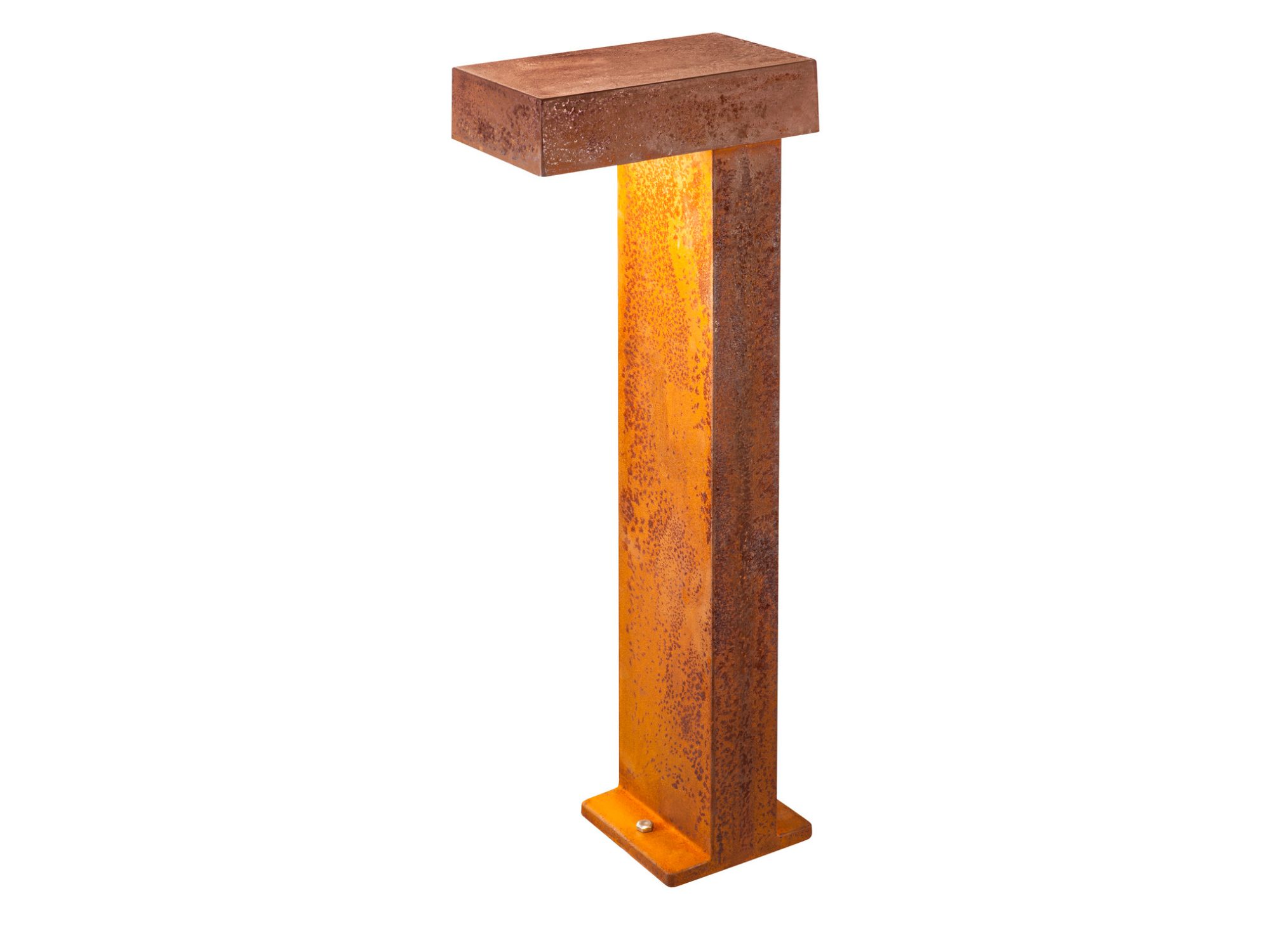 Lampa ogrodowa Rusty Pathlight 70 w rdzawym wykończeniu na białym tle