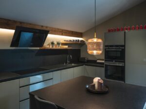 Miniaturka 8 - Złota lampa Pantilo Rope 20 nad blatem w kuchni
