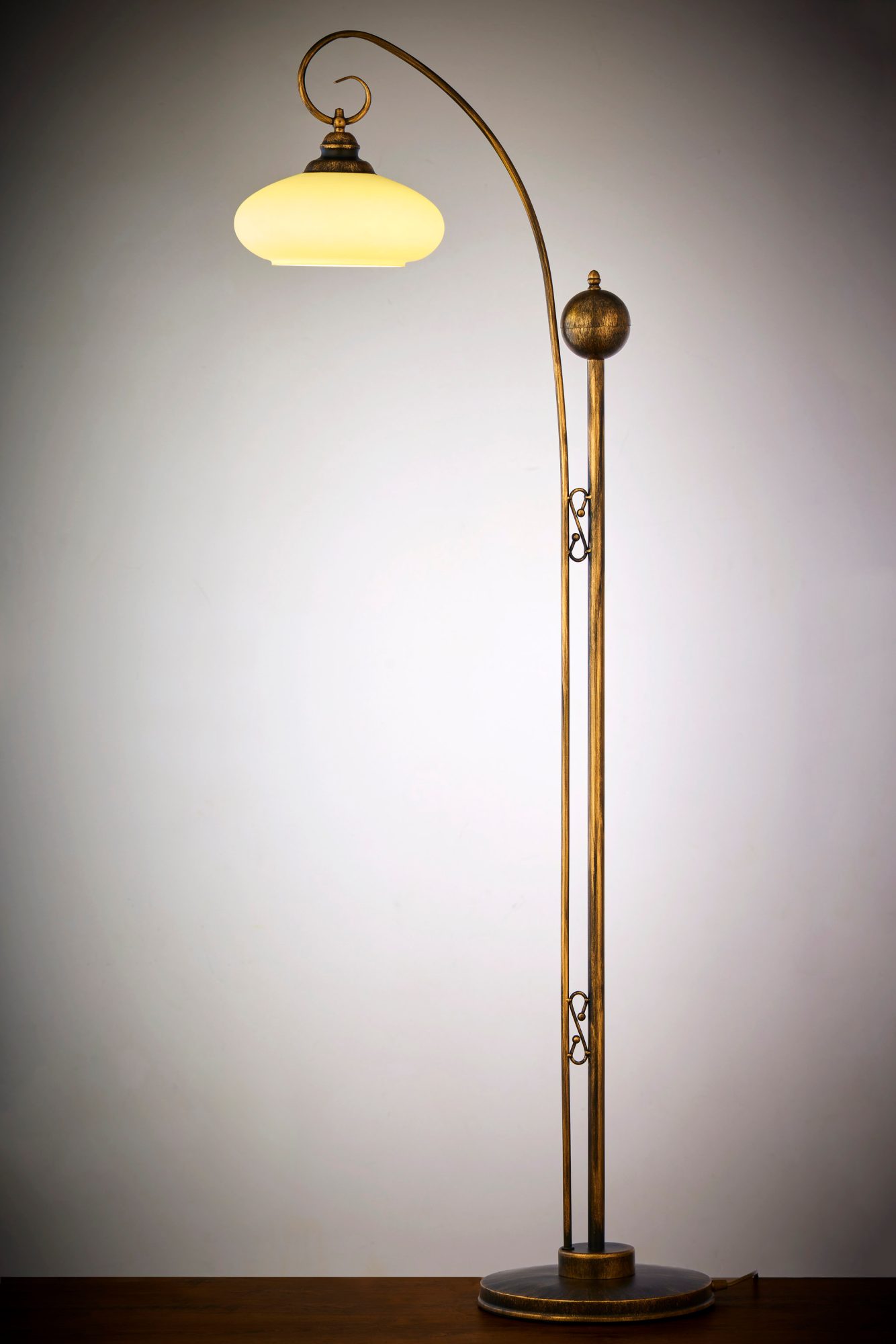 Drugie ujęcie lampy podłogowej Bolero