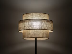 Miniaturka 4 - Lampa podłogowa Calisto z brązowym jutowym abażurem we wnętrzu