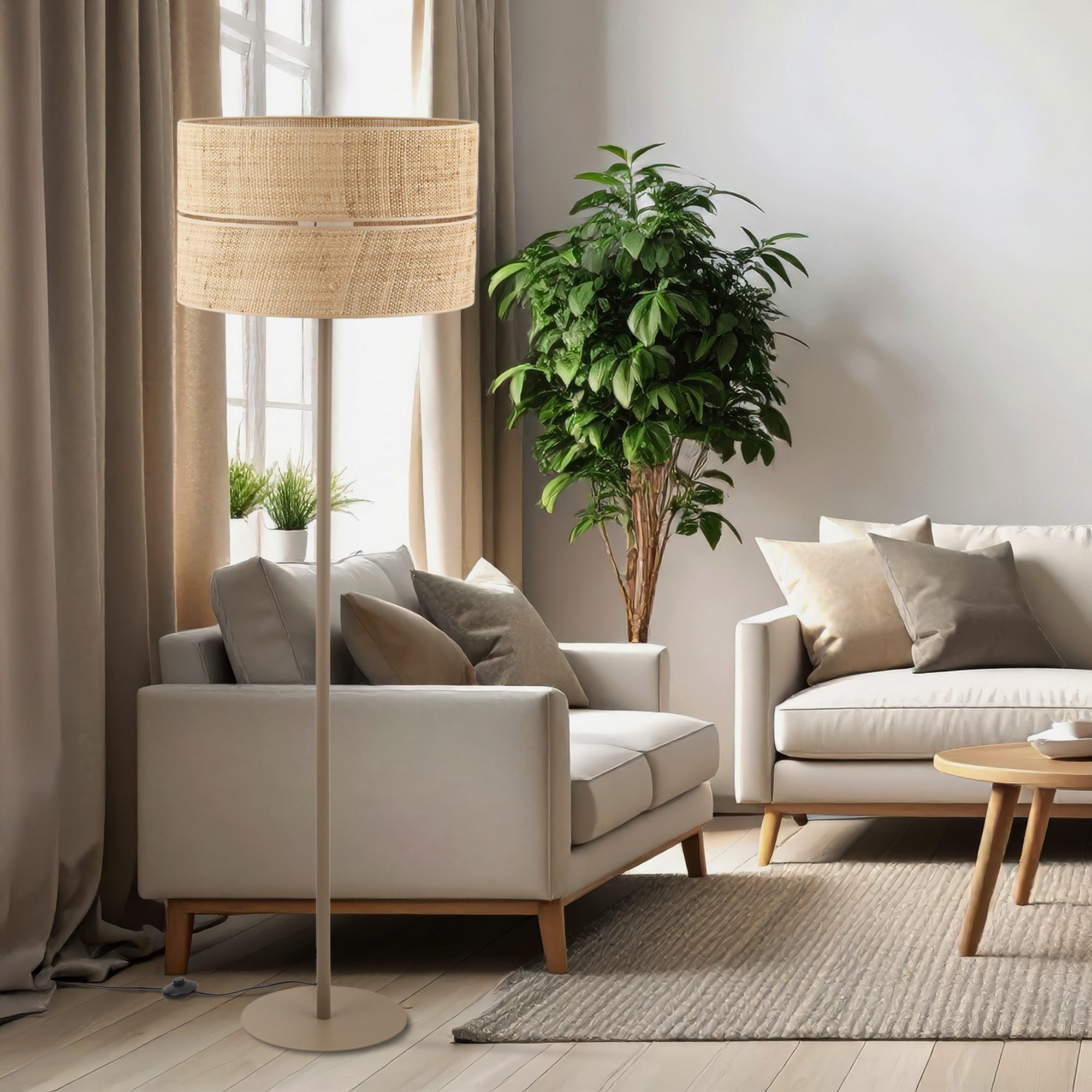 Lampa podłogowa Calma z naturalnym abażurem w aranżacji salonu