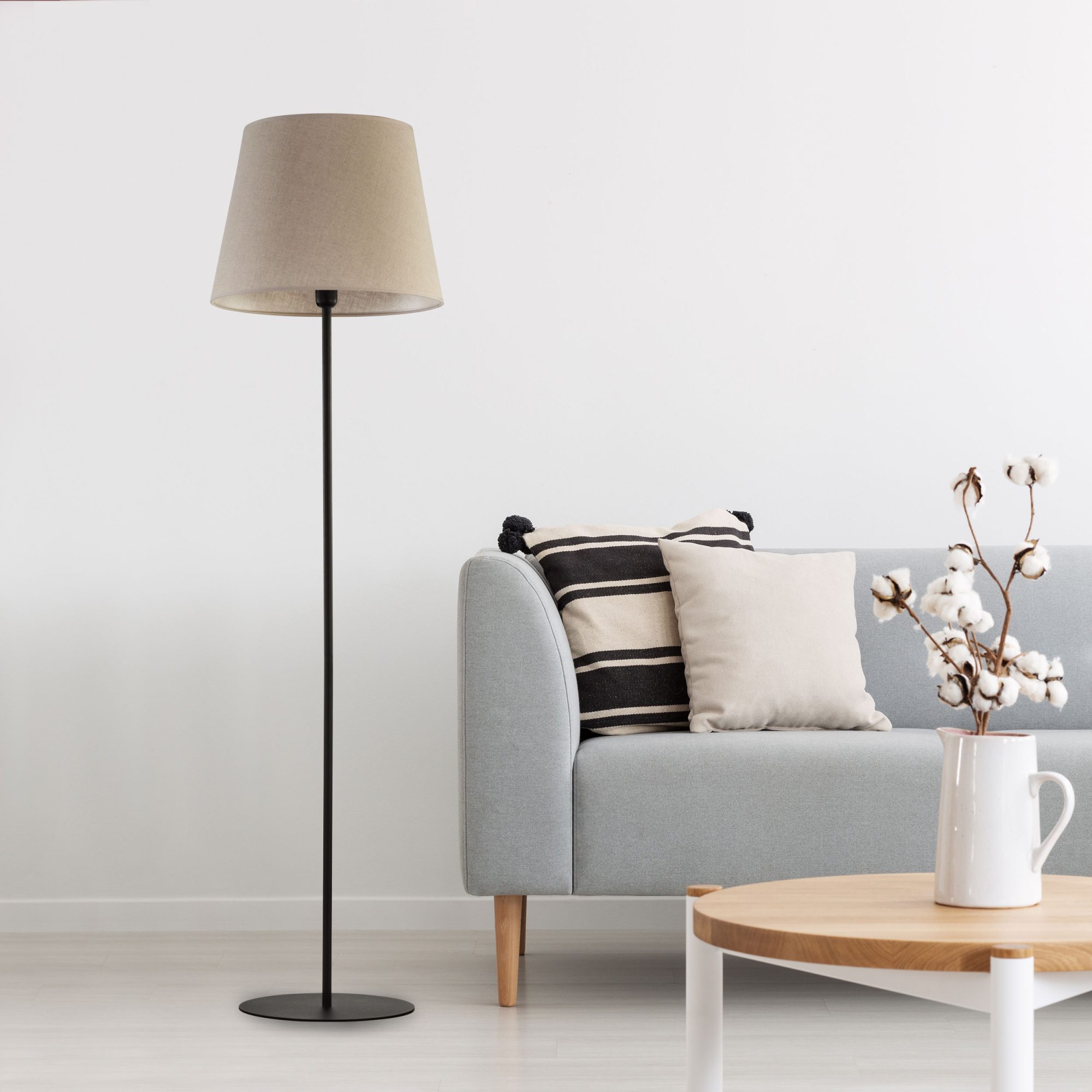 Lampa podłogowa Chicago 151 cm w aranżacji salonu