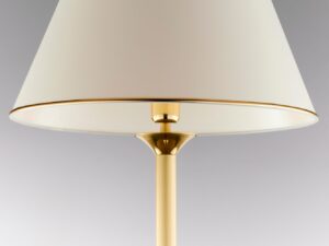 Miniaturka 3 - Lampa Classic detal jasnego klosza ze złotą obwódką, światło wyłączone