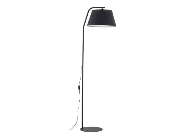 Czarna lampa podłogowa Formo z trapezowym abażurem na białym tle