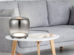 Miniaturka 1 - Lampa stojąca Kalesona z czarnego szkła w aranżacji wnętrza