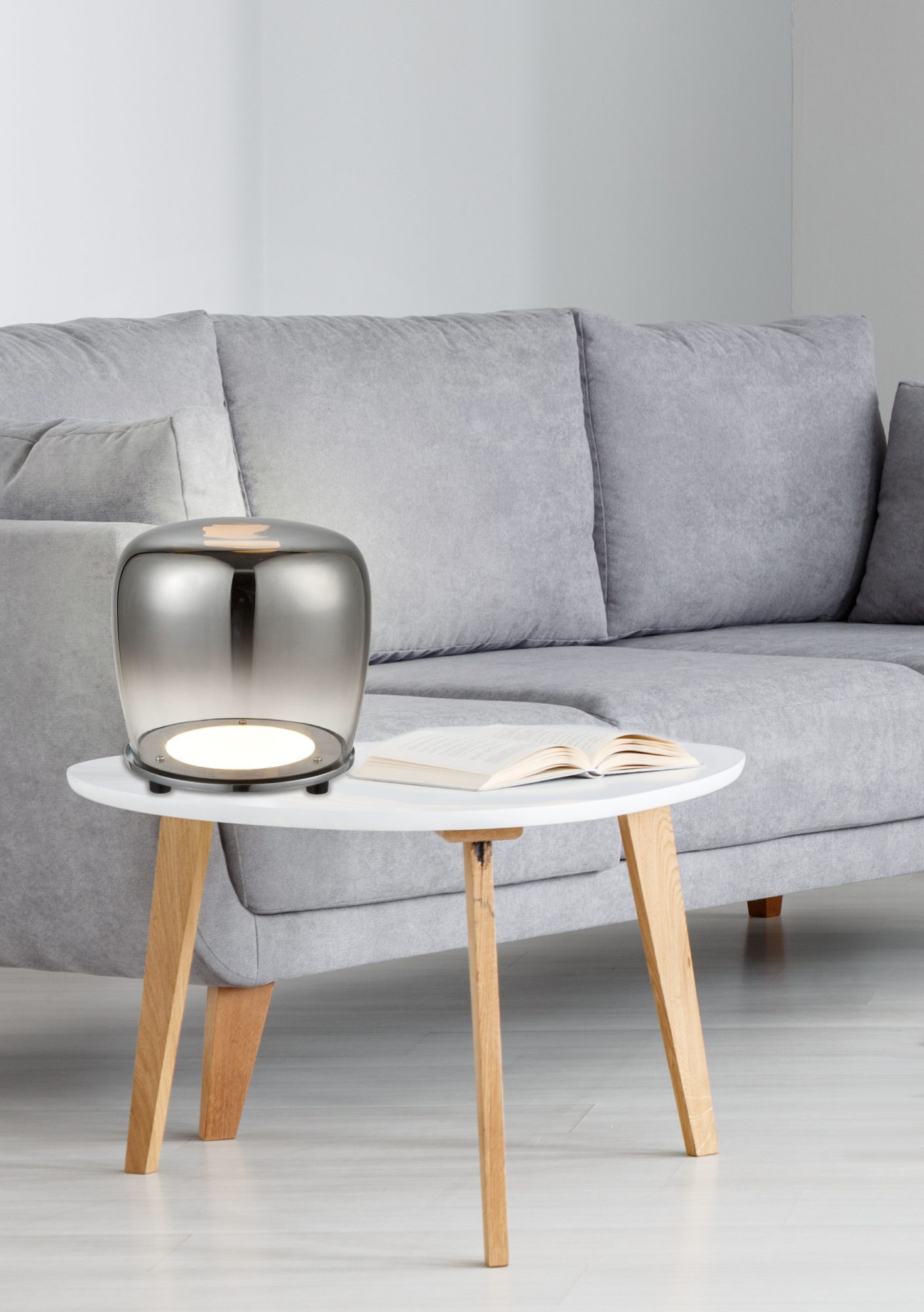 Lampa stojąca Kalesona z czarnego szkła w aranżacji wnętrza