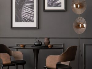 Miniaturka 1 - Lampa podłogowa Lunar Wood z dwoma punktami świetlnymi w aranżacji wnętrza