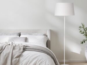 Miniaturka 5 - Biała lampa podłogowa Maja w aranżacji pomieszczenia