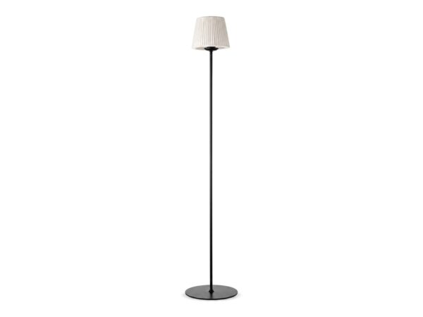 Lampa podłogowa Milo z plisowanym abażurem na białym tle