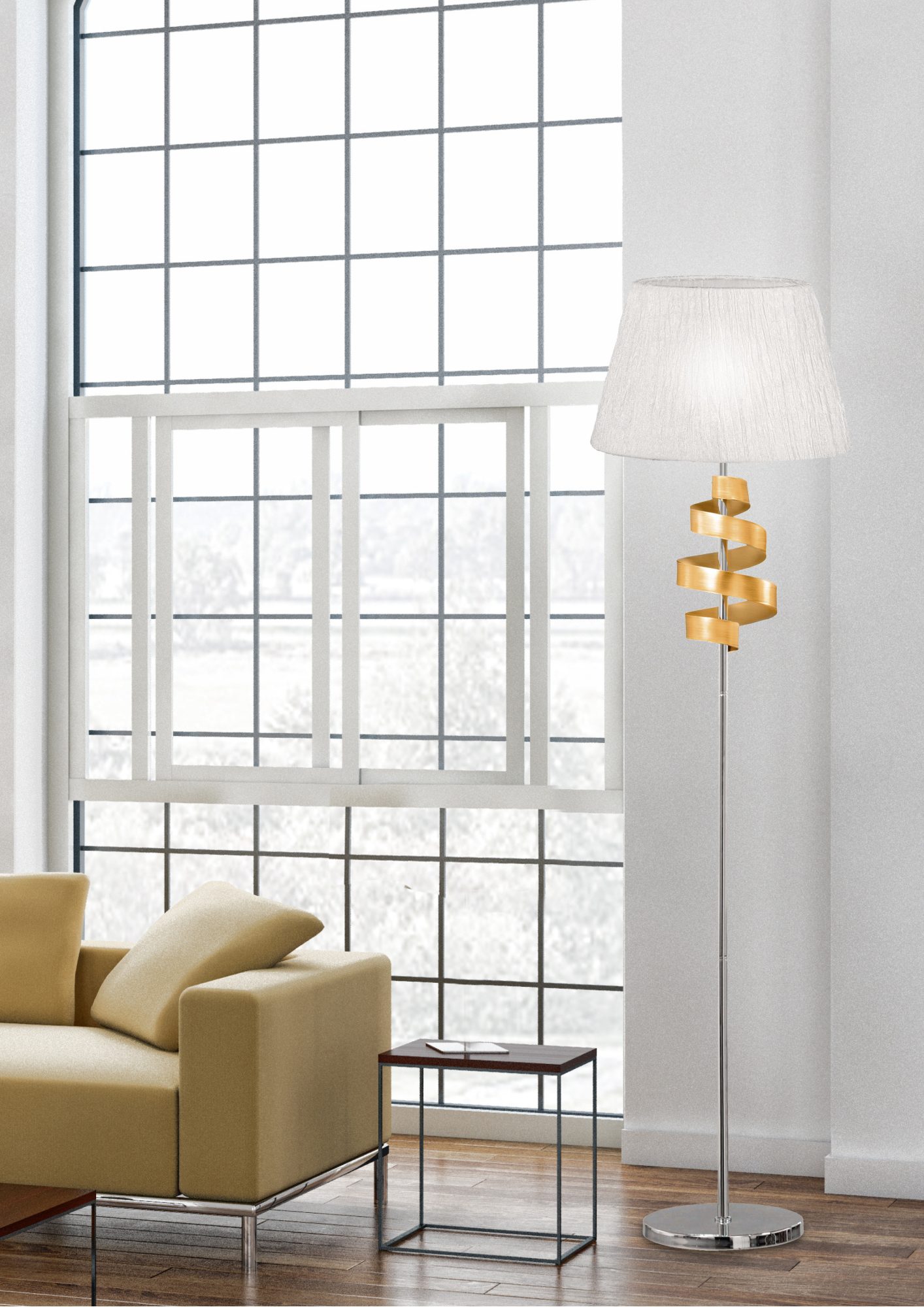 Lampa podłogowa Moroma obok jasnej sofy przy wysokich oknach w salonie