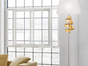 Miniaturka 2 - Lampa stojąca Moroma z dekoracyjną spiralą i białym abażurem w salonie