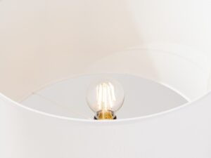 Miniaturka 10 - Lampa podłogowa Narello 140 cm biały / naturalne drewno – wnętrze abażuru z żarówką