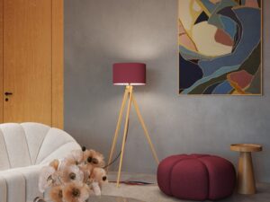 Miniaturka 25 - Lampa podłogowa Narello 140 cm burgund / naturalne drewno przy fotelu w salonie