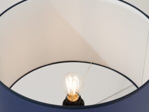 Miniaturka 31 - Lampa podłogowa Narello granatowa w strefie wypoczynkowej