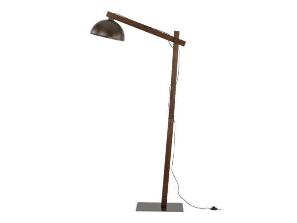 Brązowa lampa podłogowa Oslo z metalowym kloszem i drewnianym ramieniem na białym tle
