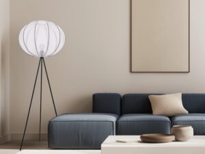 Miniaturka 3 - Lampa stojąca Pelato z białym abażurem przy niebieskiej sofie