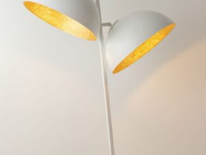 Miniaturka 5 - Lampa podłogowa Sfera biała, detal dwóch kopułowych kloszy ze złotym wnętrzem