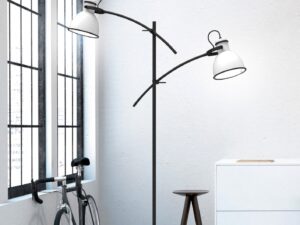 Miniaturka 1 - Lampa podłogowa Veledira z dwoma białymi kloszami przy oknie w aranżacji