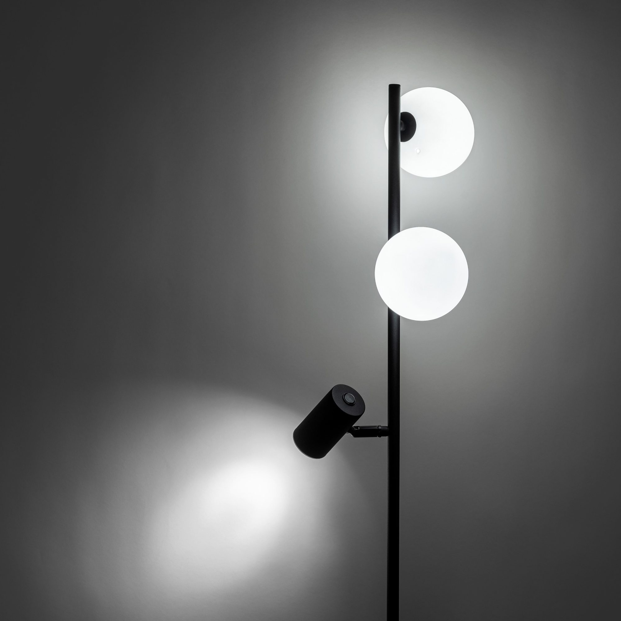 Lampa podłogowa Vox 3-punktowa we wnętrzu