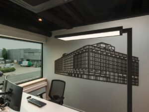 Miniaturka 6 - Lampa podłogowa Worklight Pro LED 100 W we wnętrzu biurowym