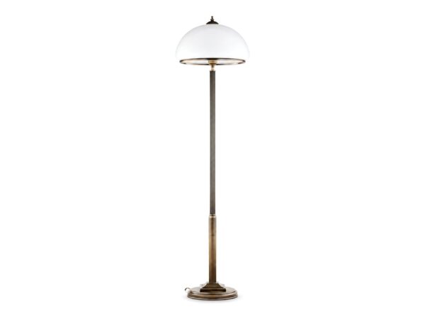 Lampa podłogowa Zeus 2-punktowa – mosiądz patynowany na białym tle