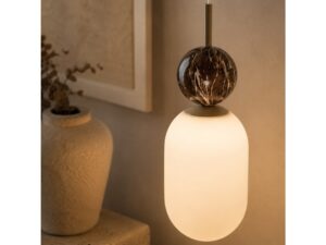 Miniaturka 3 - Lampa Silasia detal marmurkowej kuli i świecącego klosza