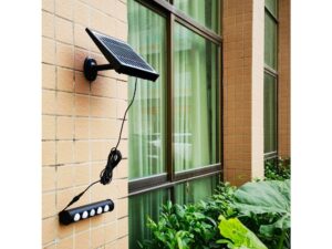 Miniaturka 7 - Panel solarny i moduł LED zamontowane osobno na elewacji budynku