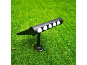 Miniaturka 6 - Moduł oświetleniowy solarnej lampy LED ustawiony przy zielonym trawniku