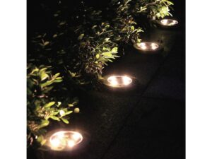 Miniaturka 1 - Małe lampki solarne LED świecące wzdłuż rabaty po zmroku