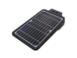 Miniaturka 1 - Monokrystaliczny panel solarny z tyłu czarnej lampy ulicznej, widok ukośny
