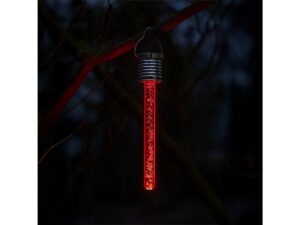 Miniaturka 2 - Lampa solarna sopel świecąca czerwonym światłem w nocnym ogrodzie