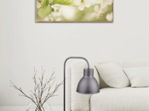 Miniaturka 1 - Czarna lampa stołowa Avosira na stoliku przy jasnej sofie