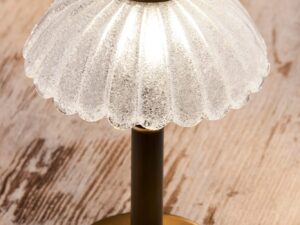 Miniaturka 2 - Lampa stołowa Carmen podświetlony ryflowany klosz na drewnianym blacie