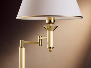 Miniaturka 2 - Lampa stołowa Classic w kolorze mosiądzu satynowanego – ujęcie 2