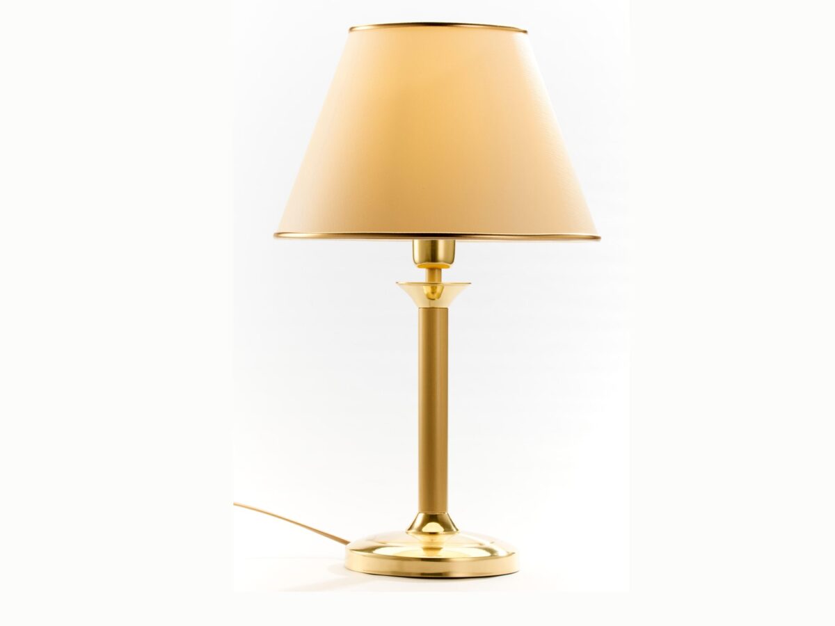 Lampa stołowa Classic z jasnym abażurem – mosiądz satynowany