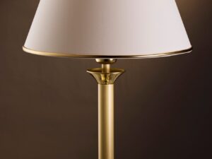 Miniaturka 2 - Lampa stołowa Classic na blacie z jasnym abażurem i złotawymi obrzeżami