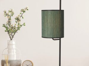 Miniaturka 1 - Lampa Doreneta z zielonym abażurem na drewnianej komodzie – aranżacja