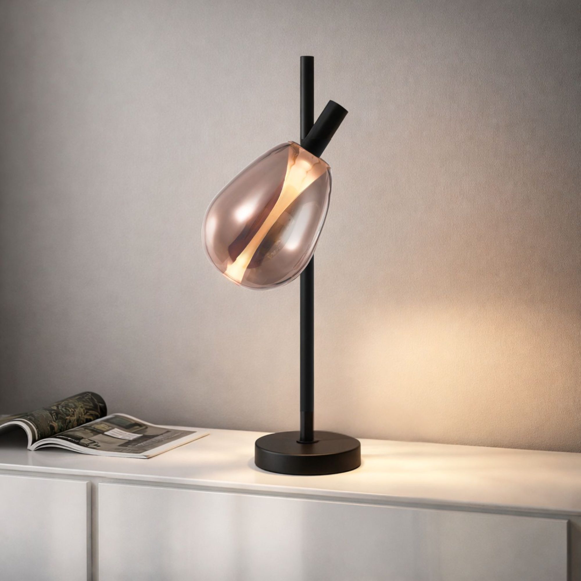 Lampa stołowa Evorena miedziana w aranżacji