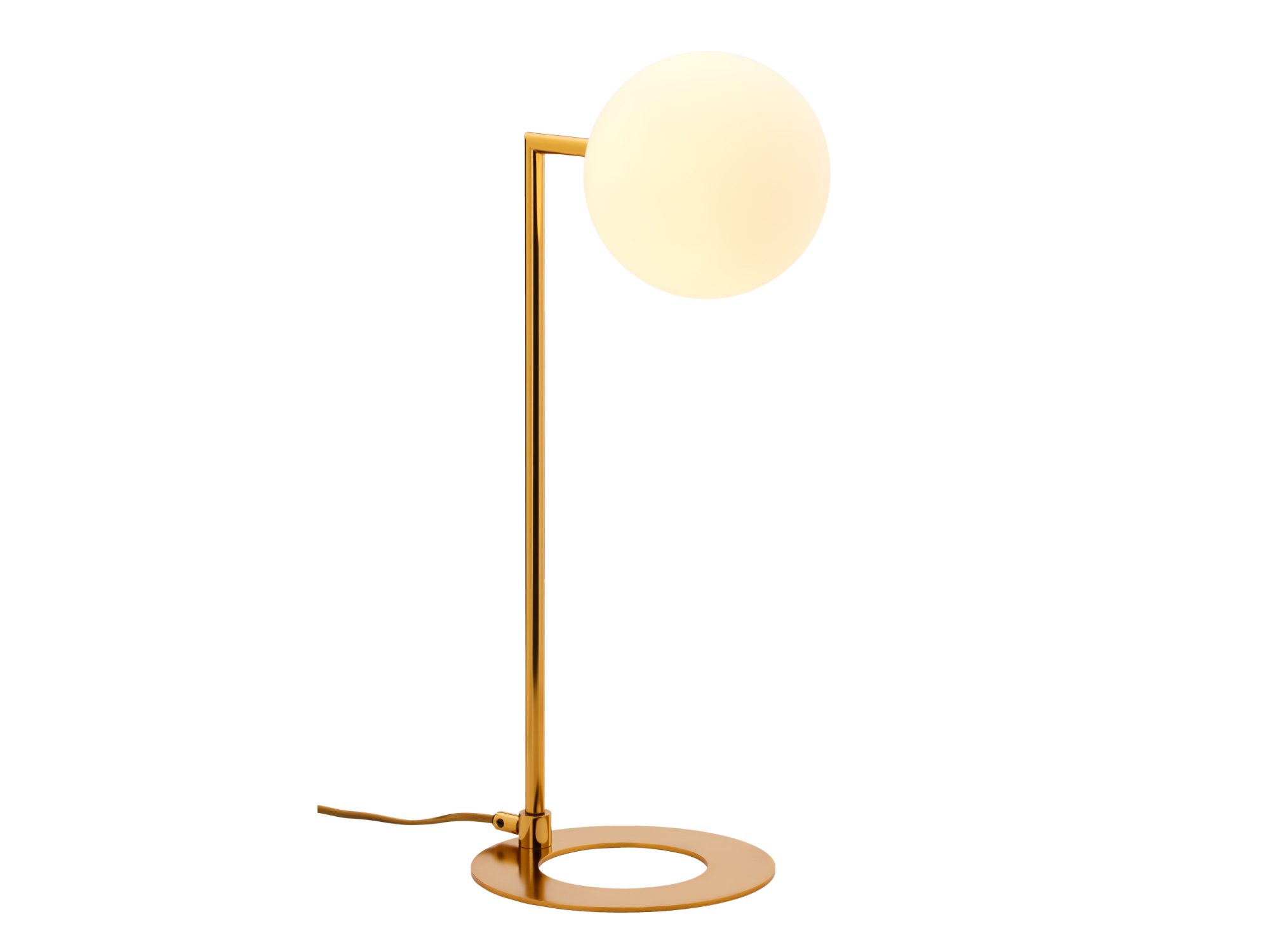 Złota lampa stołowa Feme ze szklanym kloszem na jasnym tle