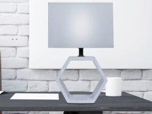 Miniaturka 2 - Lampa stołowa Gilavira grafitowa na biurku przy jasnej ceglanej ścianie