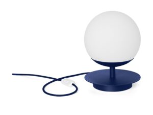 Miniaturka 7 - Granatowa lampa stołowa PLAAT ST na białym tle – widok całej oprawy