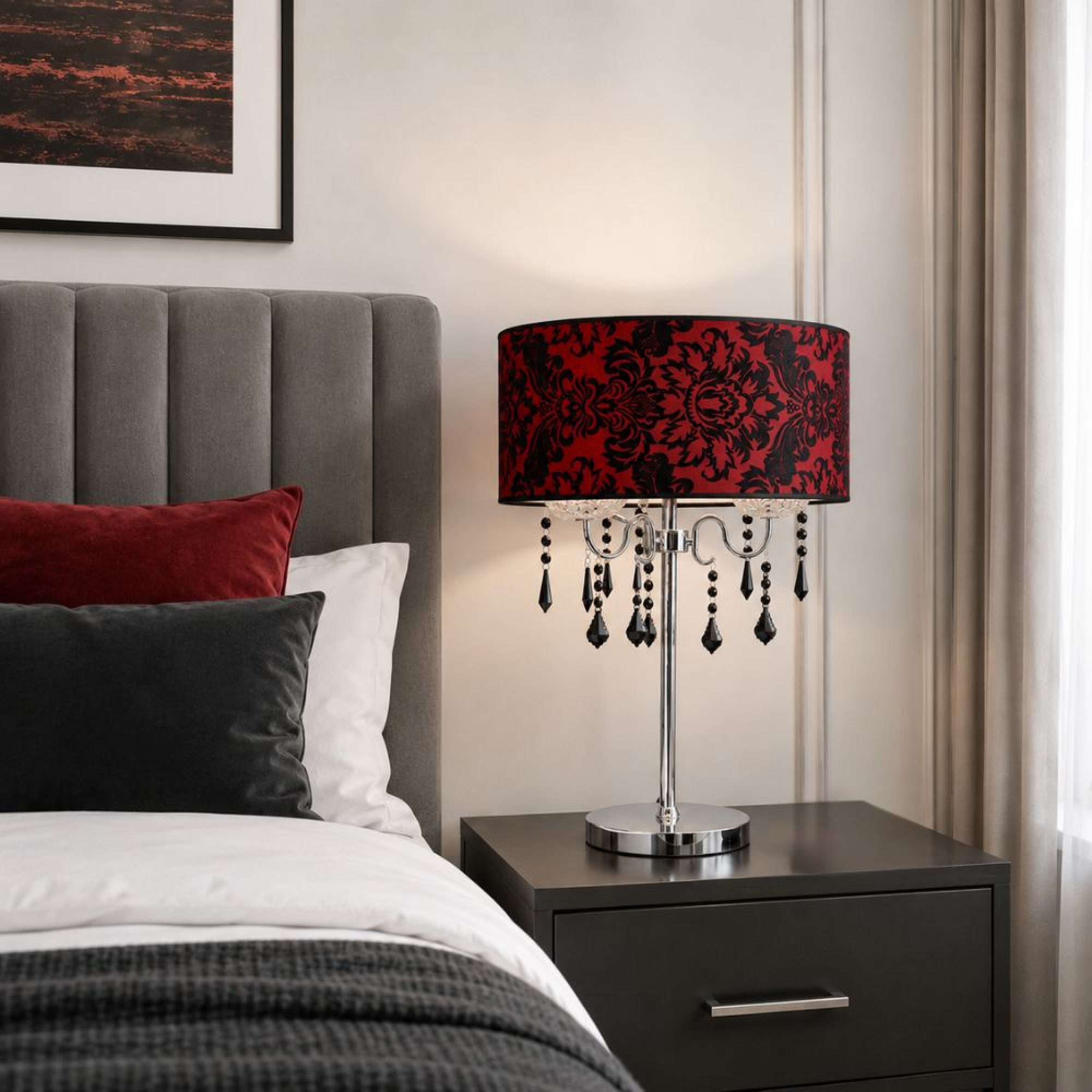 Lampa stołowa Seromio na szafce nocnej w jasnej sypialni