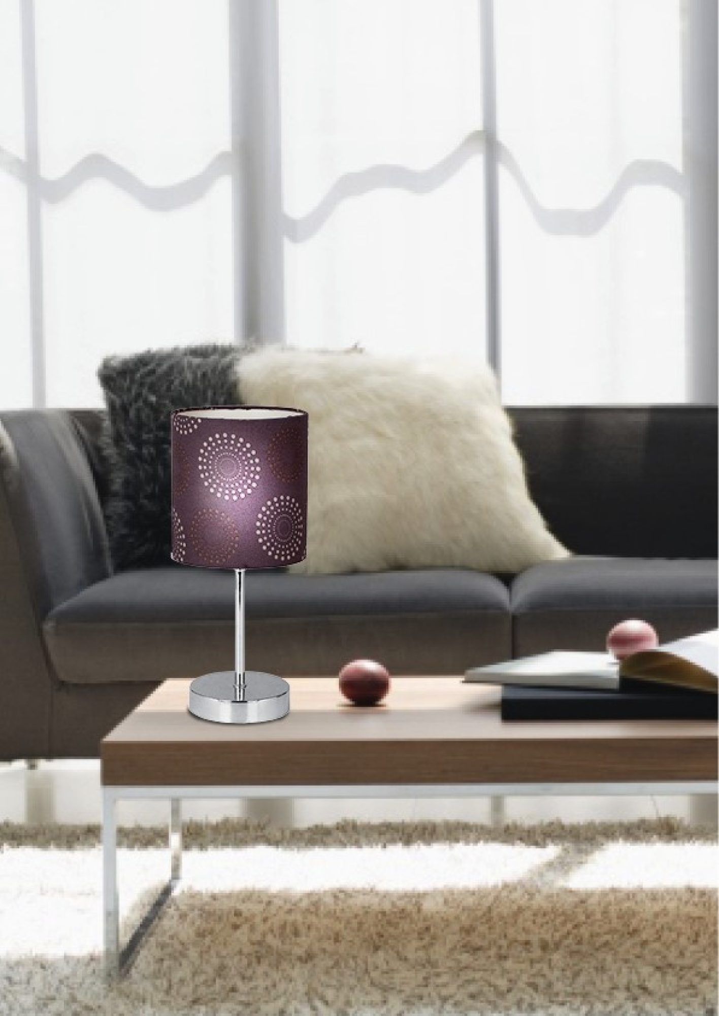 Lampa stołowa Torena brązowy klosz na stoliku kawowym w salonie